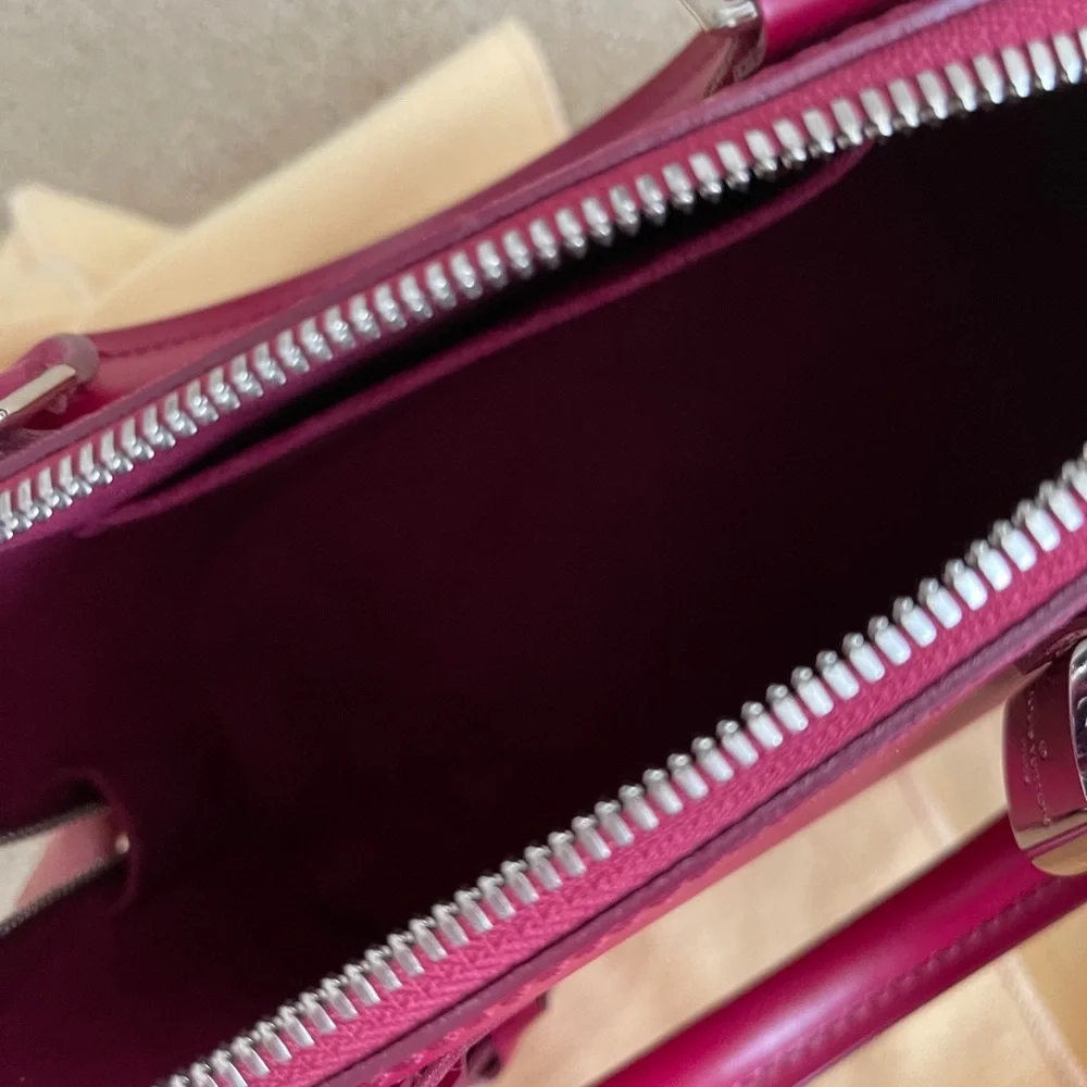 LOUIS VUITTON
Epi Alma BB Fuchsia - Picture 4 of 7